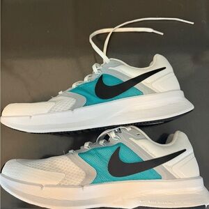 Nike White and Teal Sneakers